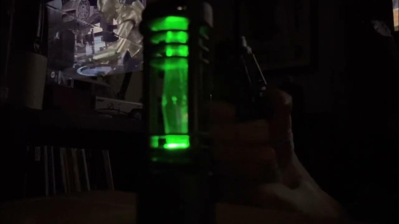 Kyber crystal changing colors, depending on which lightsaber it’s in