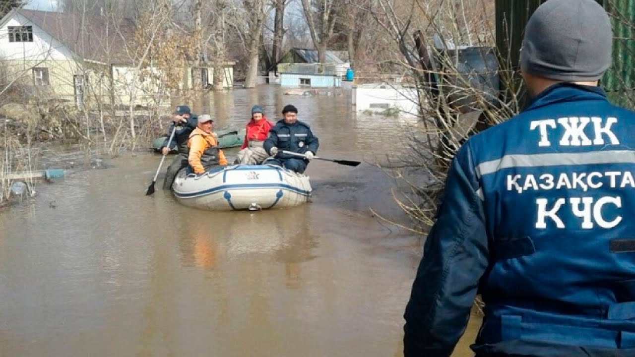 Вода продолжает прибывать и затапливать населенные пункты Казахстана