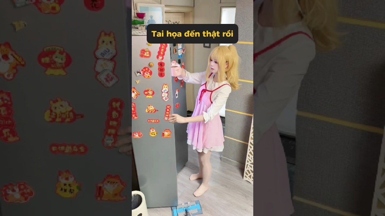 Đằng nào cô ấy cũng kéo rồi, chắc mình không bị ăn đòn đâu nhỉ #meowcosplay #shorts