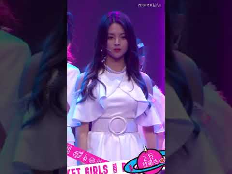 火箭少女101 【杨超越】火箭少女成都见面会超越舞台直拍