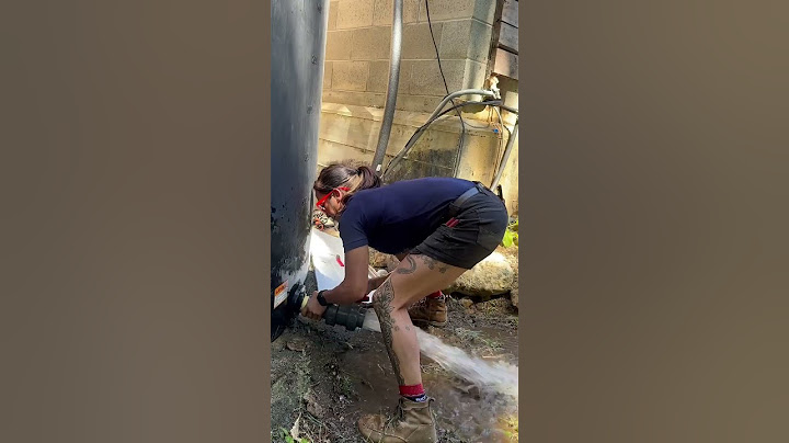 Replacing a valve on a full water tank! 🫣💦  -  🎥 @the_ladyplumber
