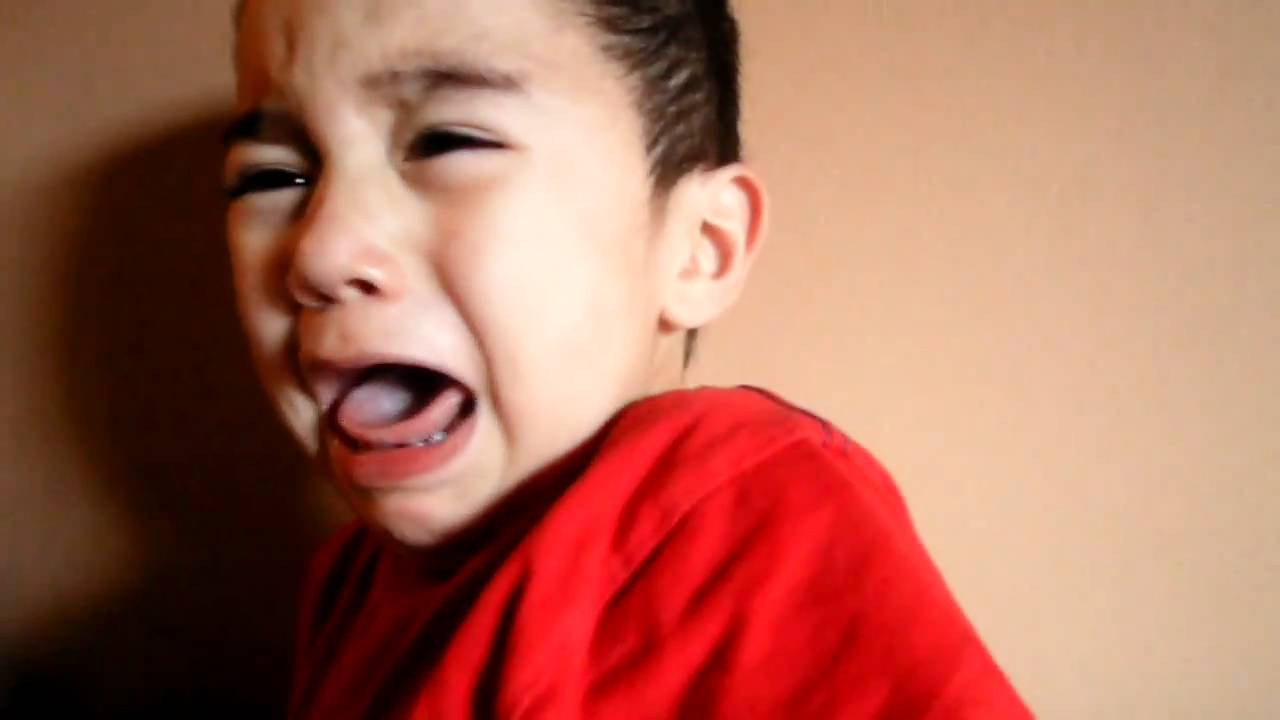 niño llorando - YouTube