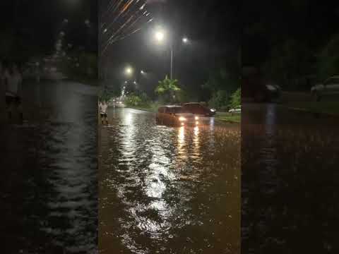 Alagamento em frente ao Parcão em Sapiranga após chuva forte