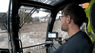 Liebherr R926 G8 beim ausgraben einer Baugrube Cabview / Gopro