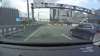 Car Loses Wheel in Traffic || ViralHog