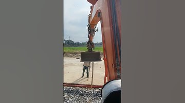 máy xúc doosan dx55 bánh lốp ép cọc tre xiêu nhanh