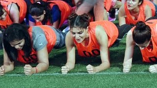 Jacqueline Fernandez | New Guinness World Record for Abdominal Plank Position for 60 sec