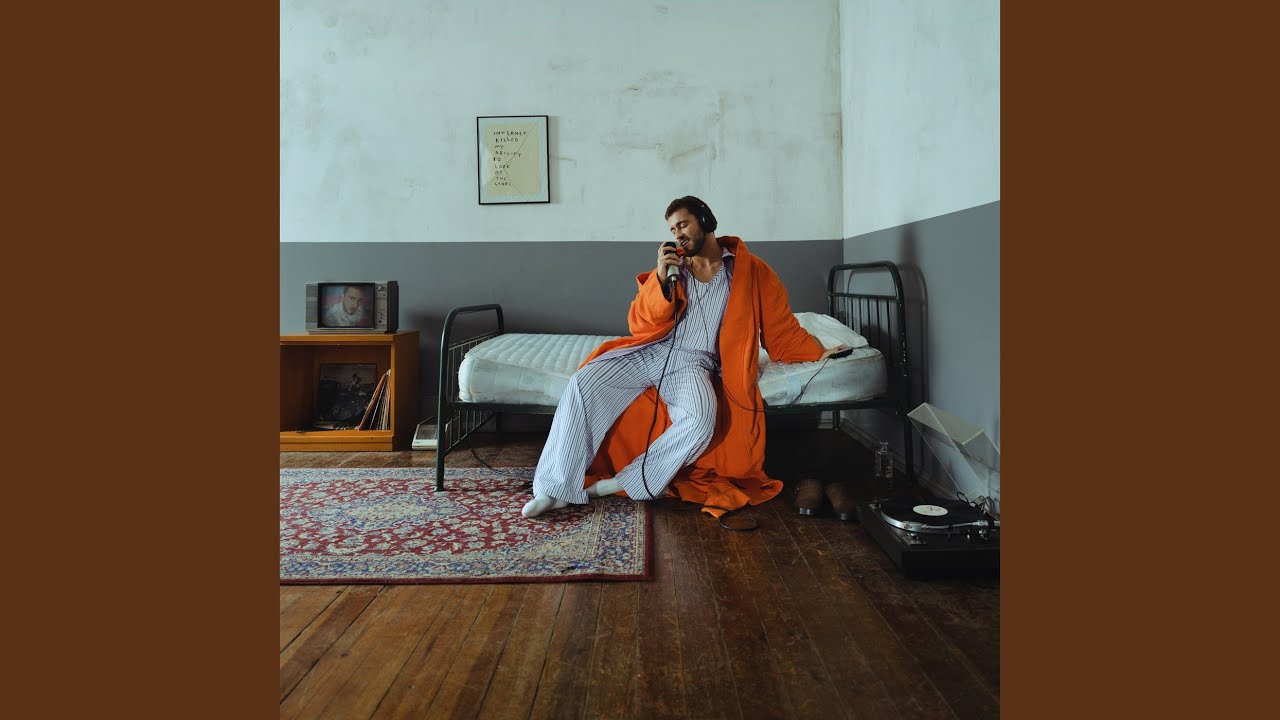 CARLOS FÉLIX ESTÁ DE VOLTA COM NOVO SINGLE 'FICA'