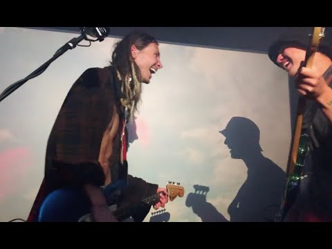 Jagwar Twin Shine For Elvis Duran S Stay At Home Ball 