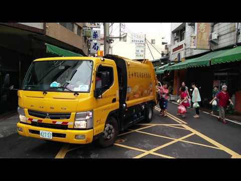 Taiwan garbage truck, to the tune of Beethoven's Fur Elise.