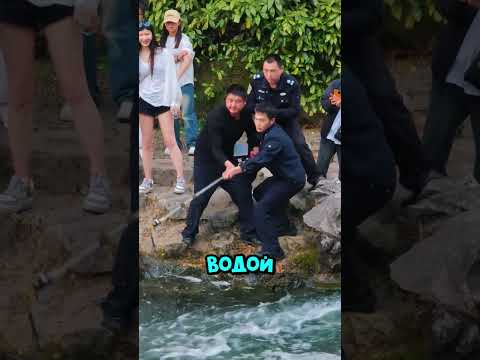 Как в Китае спасают телефоны, упавшие в воду 📱