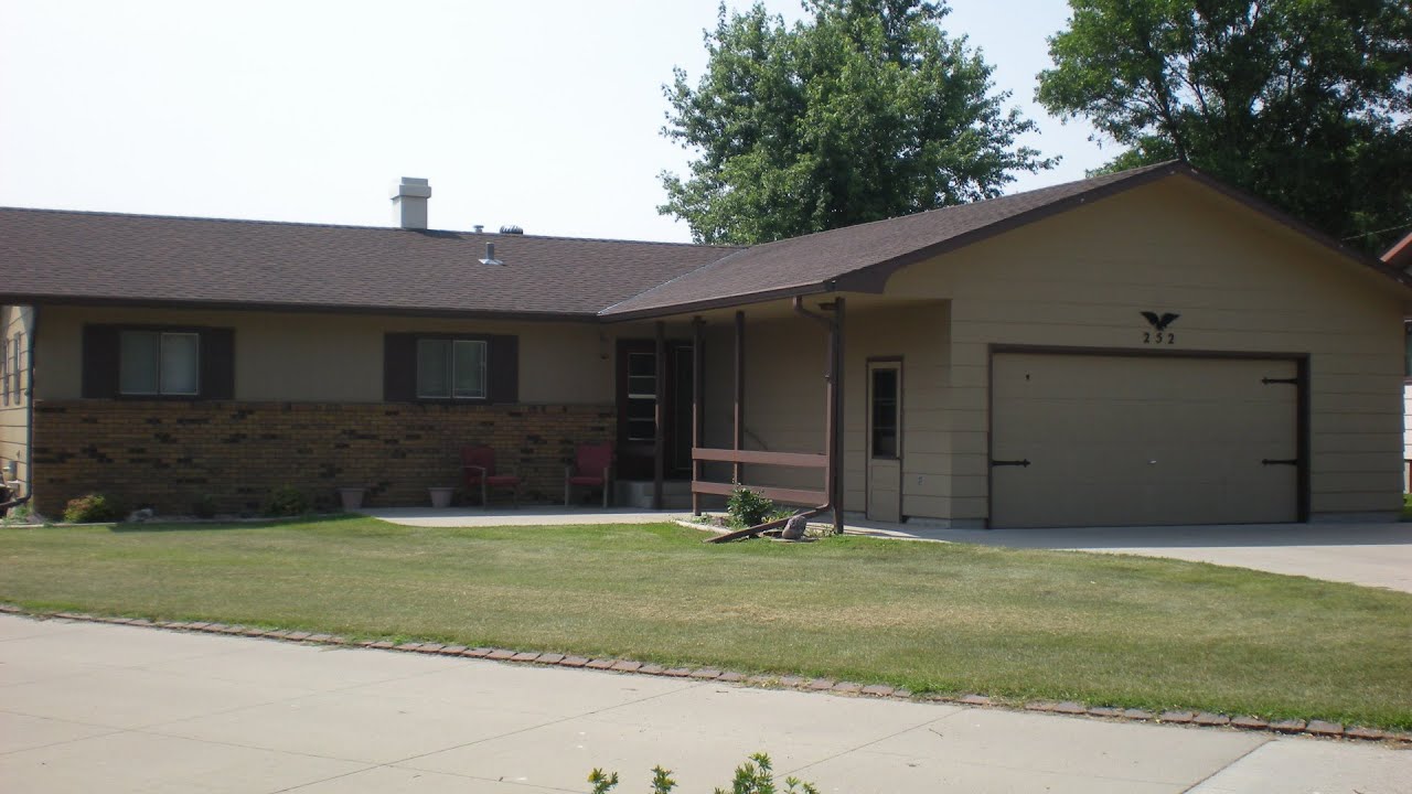 Valley City, ND Real Estate 252 14th St NE Lawn Realty YouTube