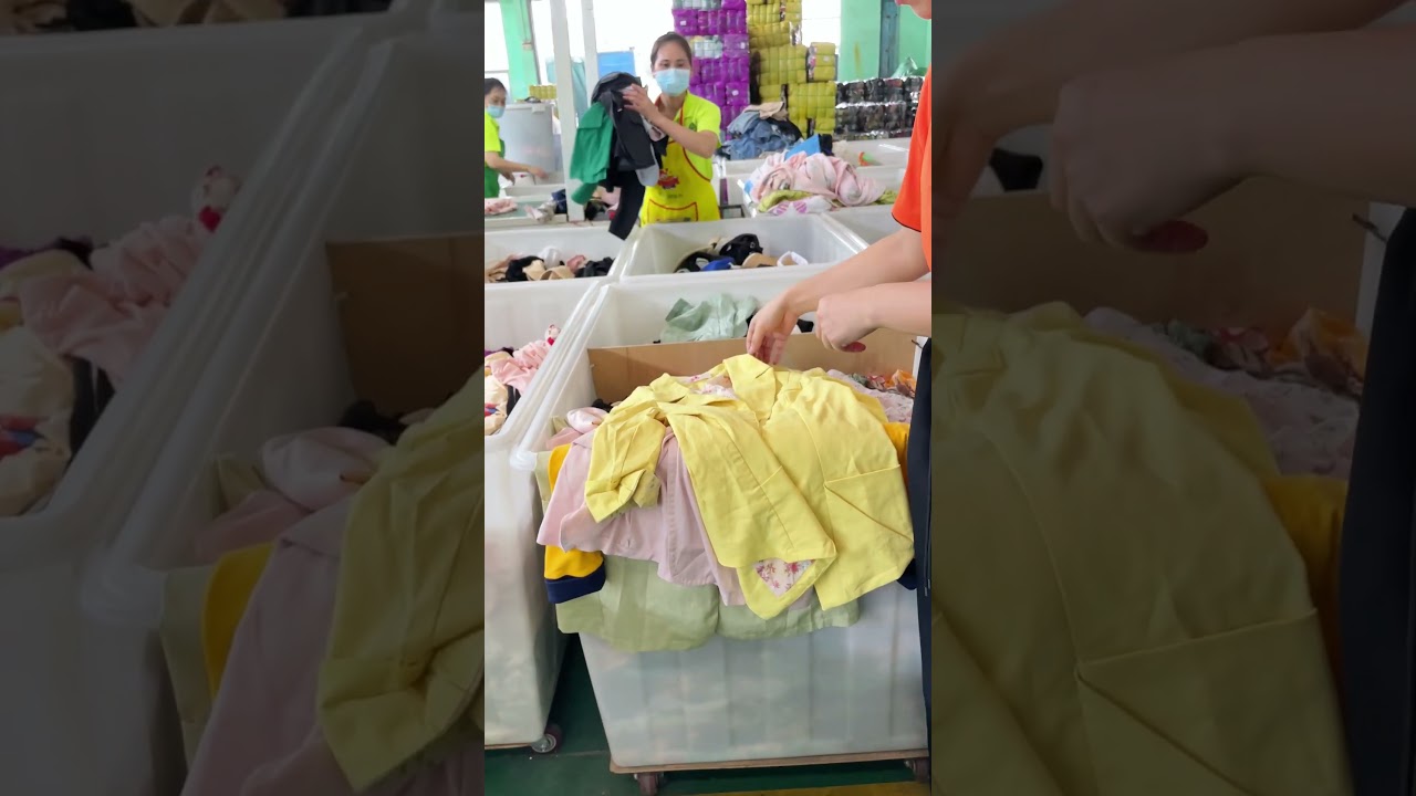 🧥 Second-Hand Women’s Light Jackets —Lightweight Style, Heavy on Savings!