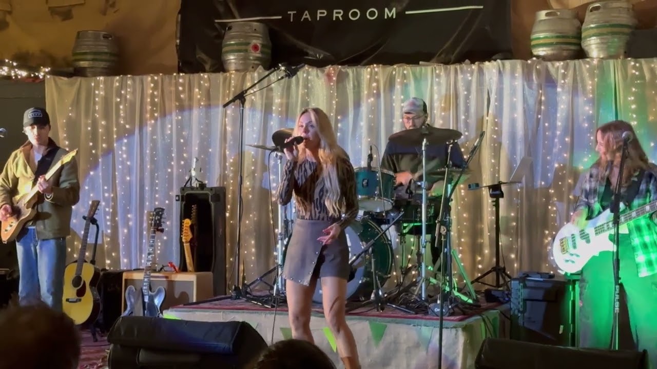 Laura Evans performing "What I'm Made Of"  live at The Old Dairy Taproom in Tenterden, Kent