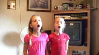 Download Lagu twins 2 voices 1 song.MOV MP3