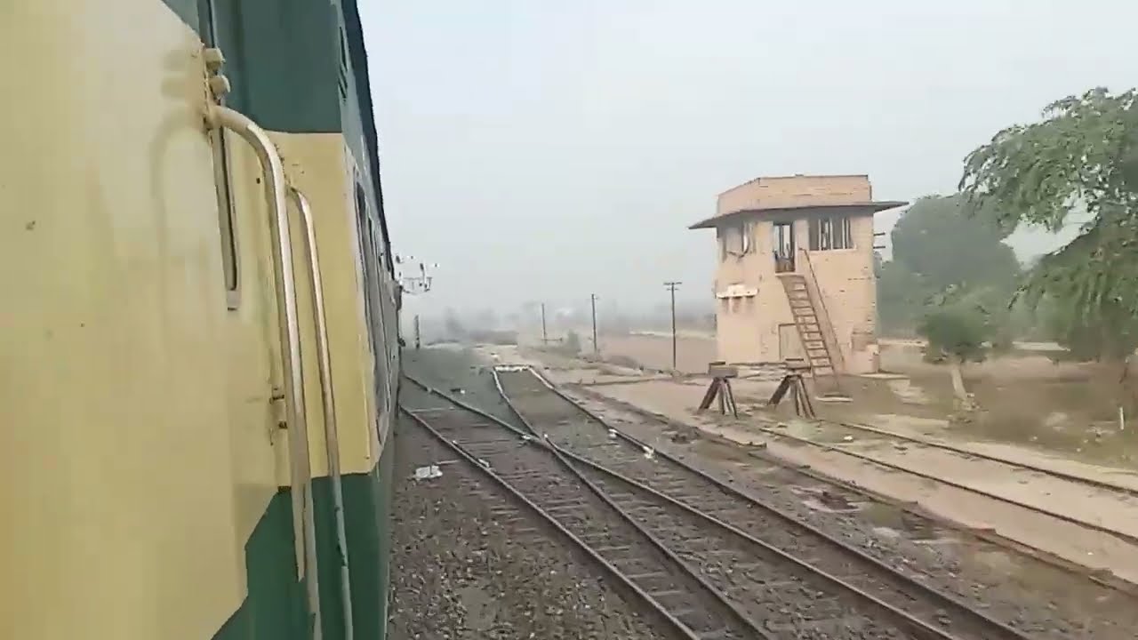 Shalimar Express Pass Through Bhalike RailwayStation | Journey on Train | Pakistan Railways