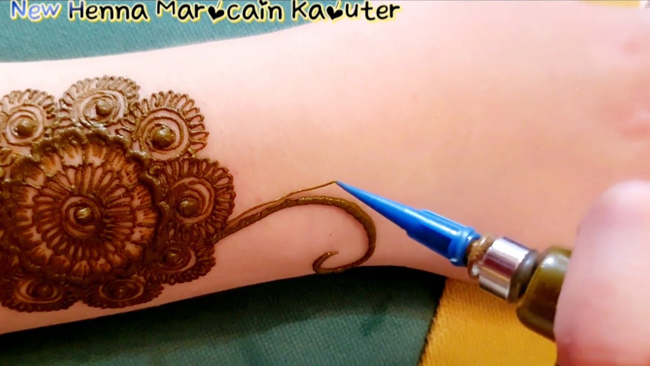 رسمة حناء في اليد جميلة جدا Very beautiful henna hand drawing