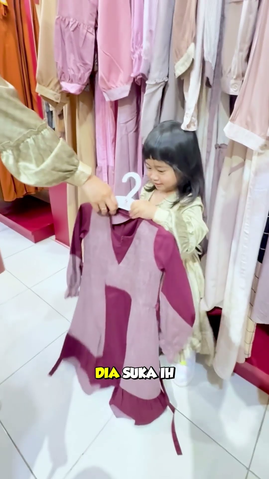 Semua gamis diborong sama Moana.. #riaricis