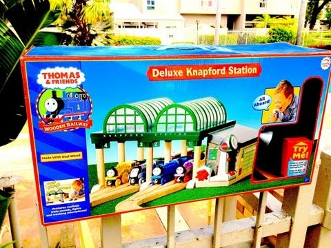 Deluxe Knapford Station - 60 Second Reviews - Thomas The Tank Engine & Friends Wooden Train Railway