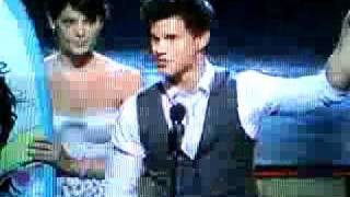 Sub-Taylor Lautner & Ashley Greene Accept Award at TCA 2009 - Subtitulado
