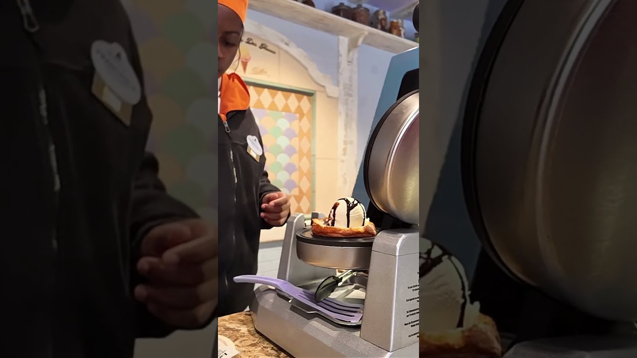 L'Artisan des Glaces Croque Glacé - An Epcot Must Try! 