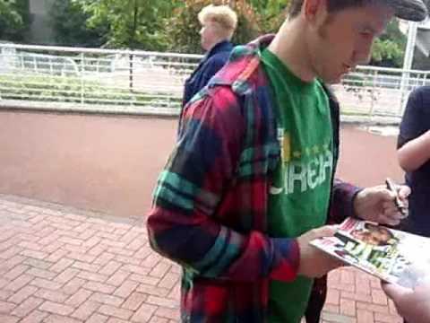 DAVE CHRIS TAYLOR AND NATE BEING NICE GUYS AND SIGNING AUTOGRAPHS WHILST THEY WERE IN MANCHESTER BEFORE THERE SHOW AT THE MANCHESTER EVENING NEWS ARENA.