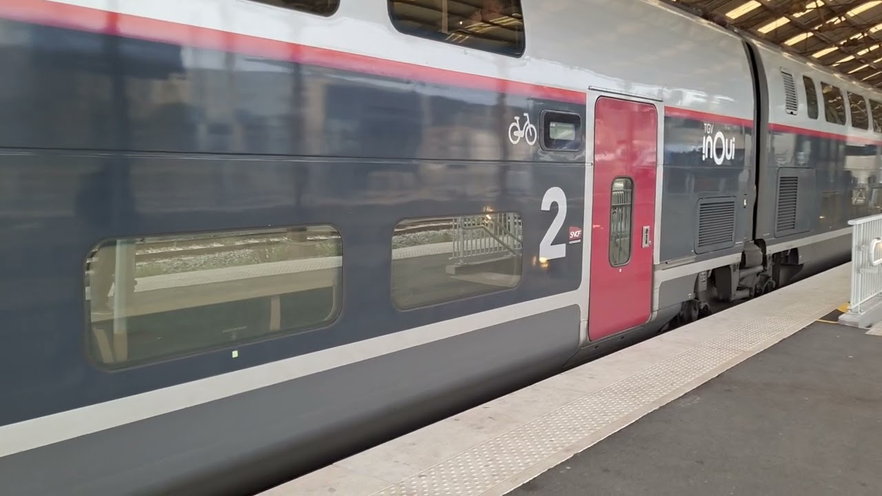 Départ imminent d'un TGV InOui à destination Toulouse Matabiau en gare de Carcassonne