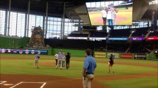 Marlins Park Independencia de Puerto Rico con La Gatita Del Zol 95 7