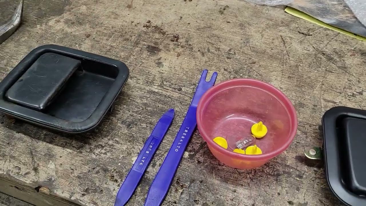 Jeep TJ / LJ Door Handle Replacement - YouTube