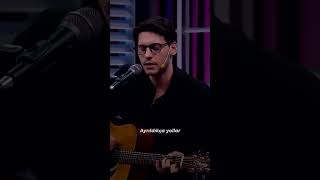 Kaçtım Kederimden Aynalarda Yüzüme Bakmam Bi’ Sigara Sardım Seni Düşünmeden Yakmam Ayrıldıkça Yollar