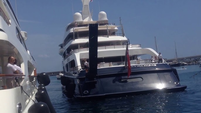 Symphony in Genoa. The giga yacht (102 metres) belonging to Monsieur Arnault  enchants the Porto Antico - Daily Nautica