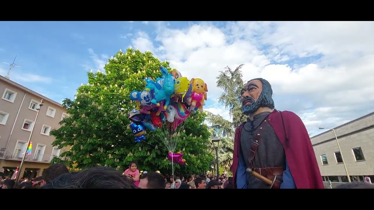 Kalejira. Gigantes de la Txantrea. Pasacalles. Txantreako jaiak.