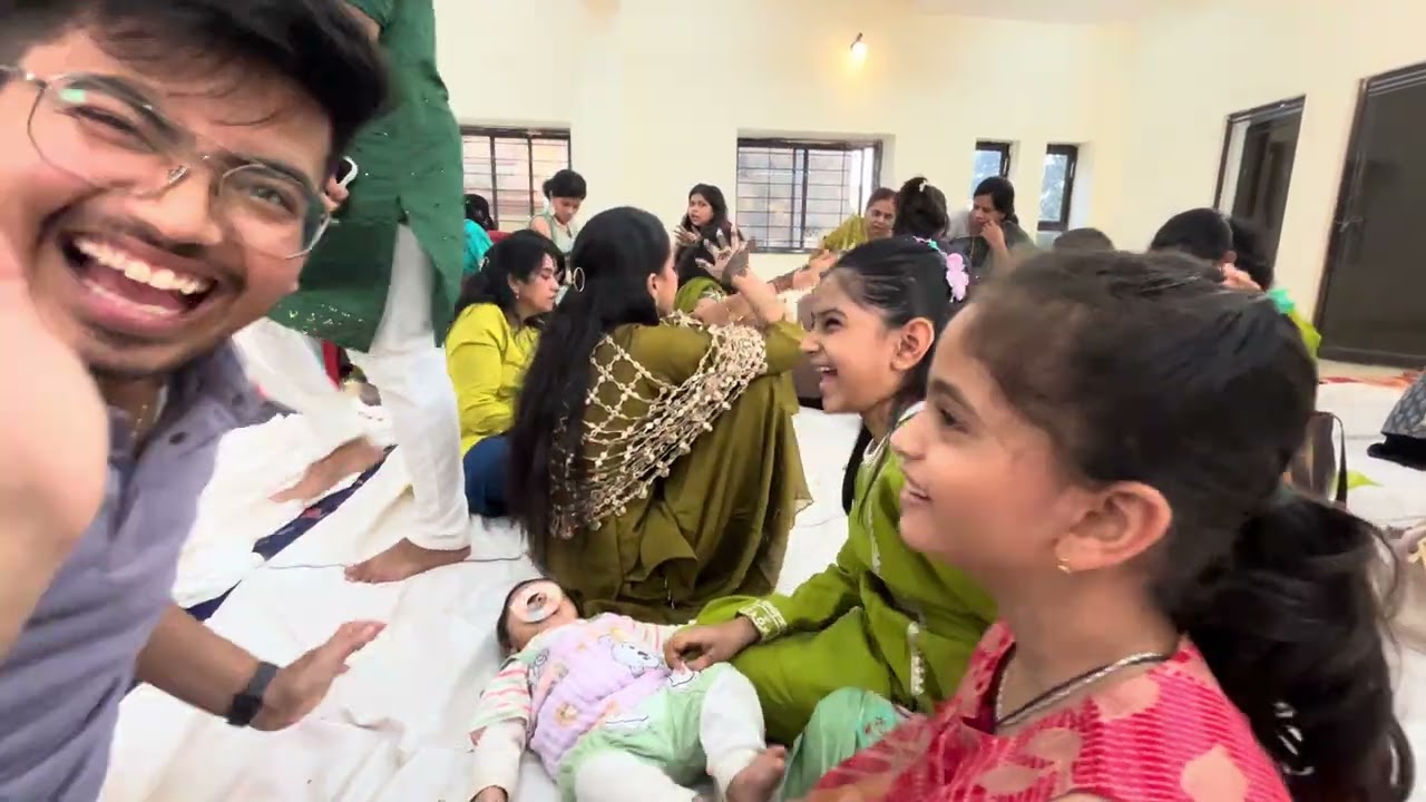 Bhakti ki mehndi m sab kyu chillane lage 😟