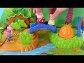 Peppa Pig समुद्र तट पर डायनासोर जीवाश्म खिलौना लर्निंग वीडियो बच्चों के लिए पाता है!