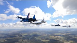 СУ-35С &quot;Русских витязей&quot; сопровождают ТУ-160 на парад. SU-35S Russian Knights accompany TU-160. 360.