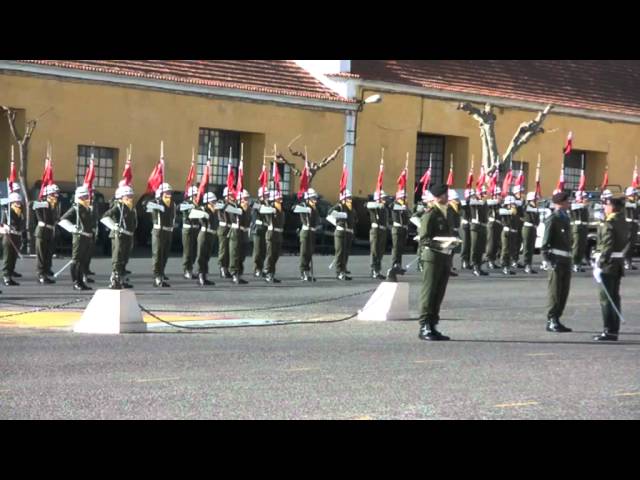 Academia Militar - VISITA DOS CADETES-ALUNOS DE CAVALARIA AO REGIMENTO DE  LANCEIROS N.º 2