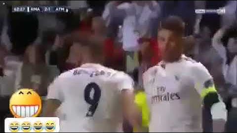 هي هي مخبل علي رموس 😂😂😂😂😂