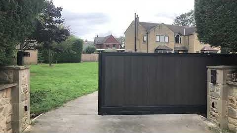 Composite Board Cantilever Sliding Gate Jan 2021 / TQ Security