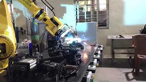 Mahajan Automation mig welding with refurbished Fanuc S-430iW