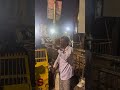 ঢাকা বিশ্ববিদ্যালয় এর সামনে এভাবে একজন নিজের বানানো বাদ্যযন্ত্র বাজাচ্ছে! What a skill 🧠