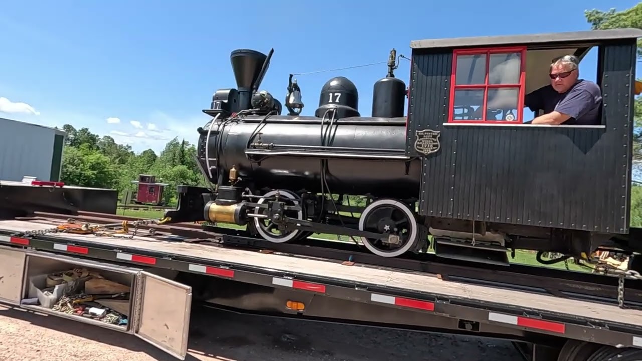 Unloading H.K. Porter #1715 and first run of the year!