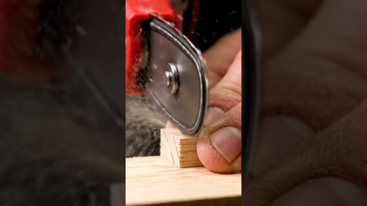 Milwaukee Mini Chain Saw Micro Design 