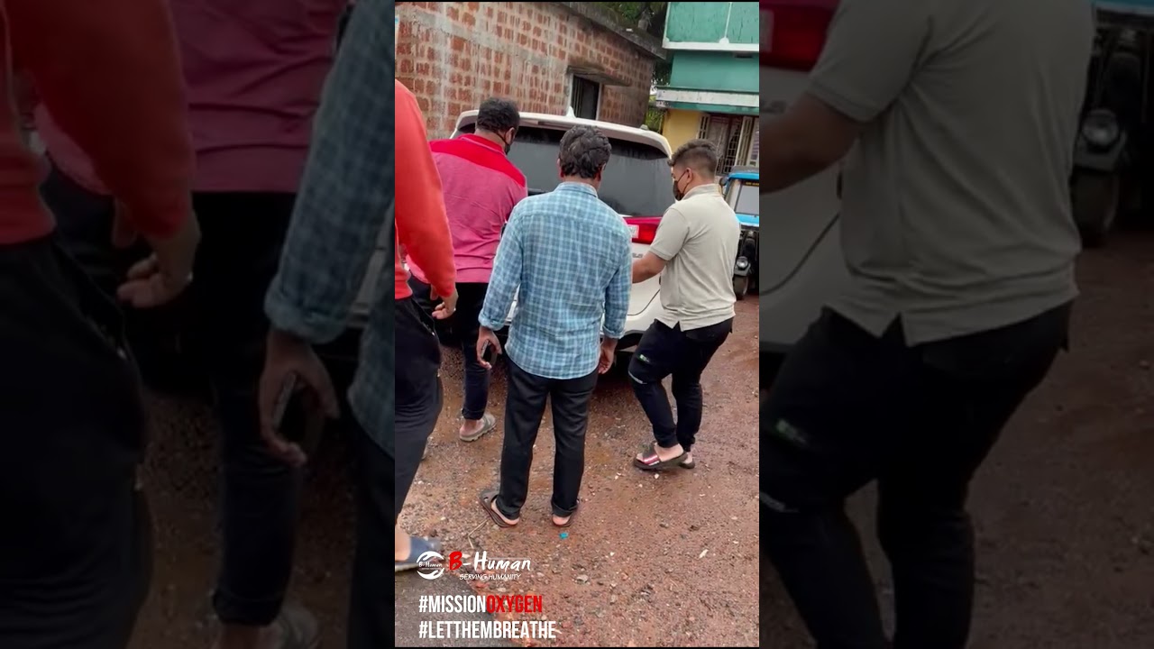 Distributing Free Oxygen Cylinders To The Needy