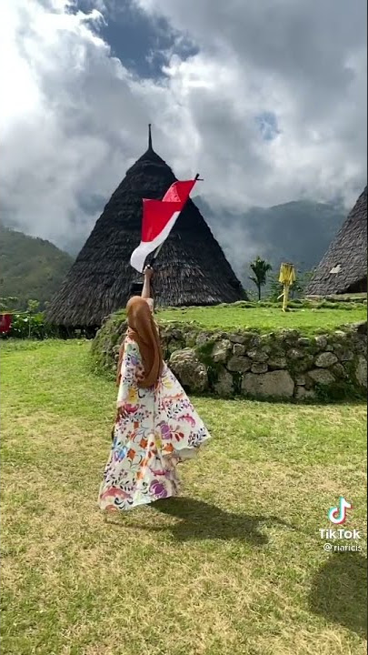 ria rincis kibarkan bendera merah putih di suku pedalaman