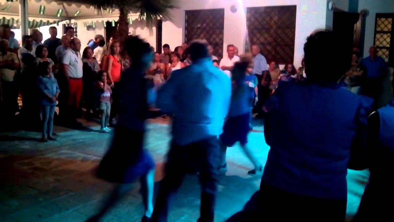 Baile de la rueda en aldea baños de vilo - YouTube