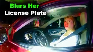 видео: 24-летняя женщина размыла номерной знак и свернула в неправильном направлении, чтобы уйти от полиции картинка: 24-летняя женщина размыла номерной знак и свернула в неправильном направлении, чтобы уйти от полиции