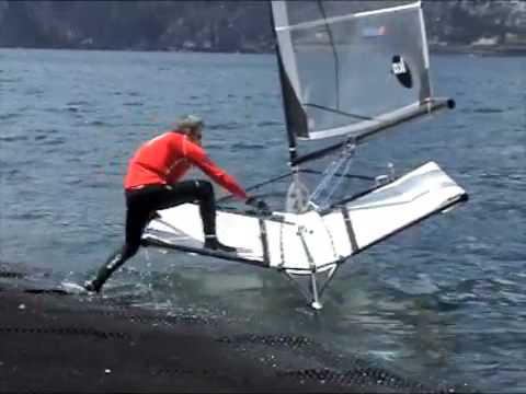 Launching a Moth Part 1 Torbole 2007 - YouTube