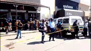 Mthatha: Community members assault man for allegedly kidnapping girl (4)