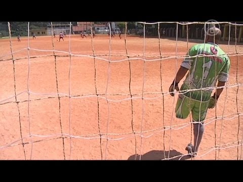 Видео: Бегут на ногах от вратаря бразильского 