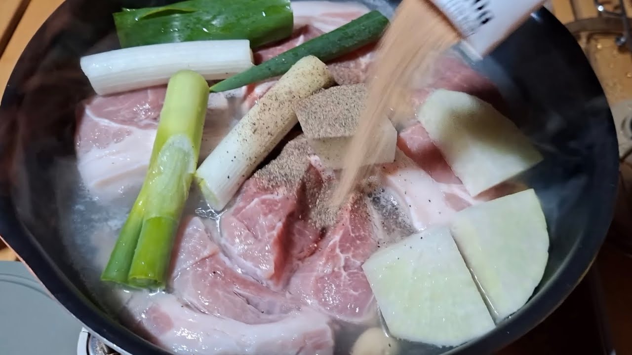 조금 시끄러웠던 캠핑 l 도드람한돈으로 수육 끓이고 남은 육수로 칼국수까지 l 코베아 카바나